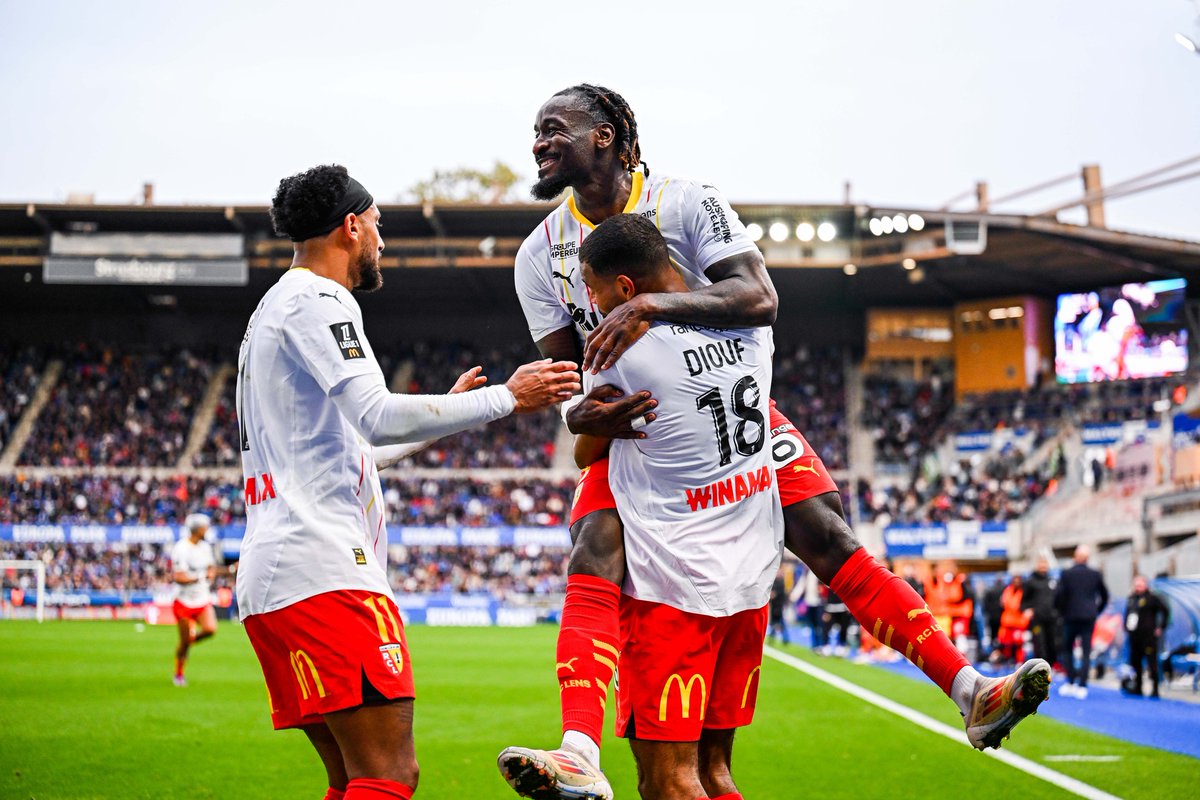 pasdecalais62's tweet image. #CONCOURS 🔴🟡 𝐋𝐞 𝐃𝐞́𝐩𝐚𝐫𝐭𝐞𝐦𝐞𝐧𝐭, 𝐩𝐚𝐫𝐭𝐞𝐧𝐚𝐢𝐫𝐞 𝐩𝐫𝐞𝐦𝐢𝐮𝐦 𝐝𝐮 @RCLens, vous invite au match #RCL/Auxerre le 27/4 ! 🔥Pour tenter de remporter 2️⃣ places, n'hésitez pas à :
✅follow @pasdecalais62
✅RT
✅taguer 2 amis en commentaire 
avant le 22/4, 15h