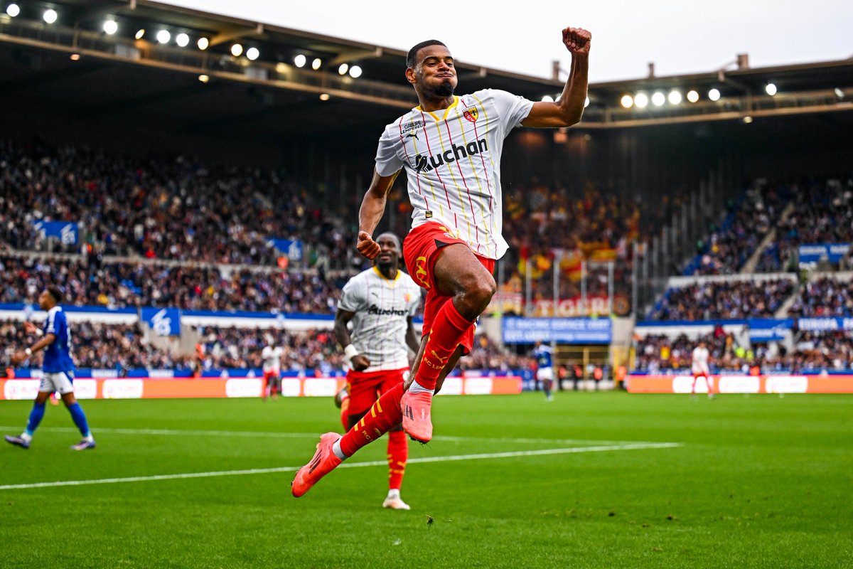 pasdecalais62's tweet image. #CONCOURS 🔴🟡 𝐋𝐞 𝐃𝐞́𝐩𝐚𝐫𝐭𝐞𝐦𝐞𝐧𝐭, 𝐩𝐚𝐫𝐭𝐞𝐧𝐚𝐢𝐫𝐞 𝐩𝐫𝐞𝐦𝐢𝐮𝐦 𝐝𝐮 @RCLens, vous invite au match #RCL/Auxerre le 27/4 ! 🔥Pour tenter de remporter 2️⃣ places, n'hésitez pas à :
✅follow @pasdecalais62
✅RT
✅taguer 2 amis en commentaire 
avant le 22/4, 15h