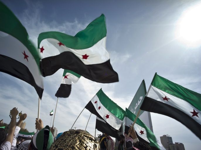 إنَّ أكبرَ إهانةٍ تُلاحِقُ الثورةَ السوريةَ المباركةَ أن يظلَّ الشيخَ الجليل #أحمد_الأسير رهينَ غياهبِ السجونِ ظُلْمًا، بِاتِّهامِهِ نُصْرَةَ ثورةِ الشَّعبِ السُّوريِّ العَظِيم!  
لقد انتصرَتْ ثورةُ الياسمينِ، وبَقِيَ #شيخ_الثورة_السورية يُصارعُ قيودَ الأَسْرِ