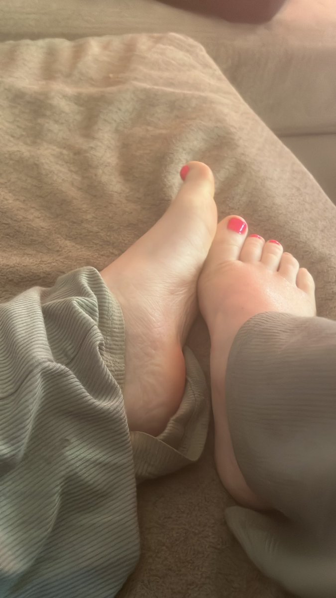 princesstinyto's tweet photo. Who wants to claim their worth https://t.co/Va3rC8CboF