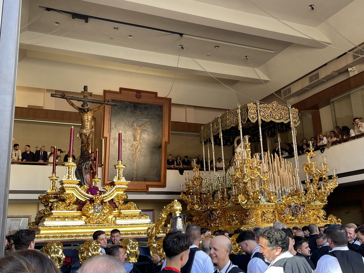 Día completo, ahora esperando “La Salida” y en primera fila!!! 
Viva el Cristo de Mena, viva Ntra Sra de la Soledad y viva La Legión y por supuesto: VIVA ESPAÑA!!! 🇪🇸⚔️☠️