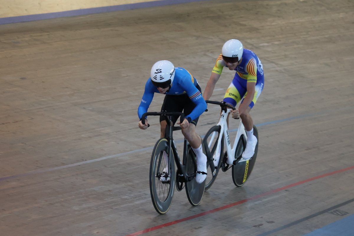#CEJuniorCadetePalma25 | 📝 Resultados de las eliminatorias de Velocidad Individual junior y cadete masculina 

👇 1/4 de final cadetes masculino 👇
Ander Larraburu ✅
Mikel Mata ❌

Adrián Villegas ✅
Andrés Román ❌

Borja Jiménez ✅
Víctor García ❌

Mario Menéndez ✅