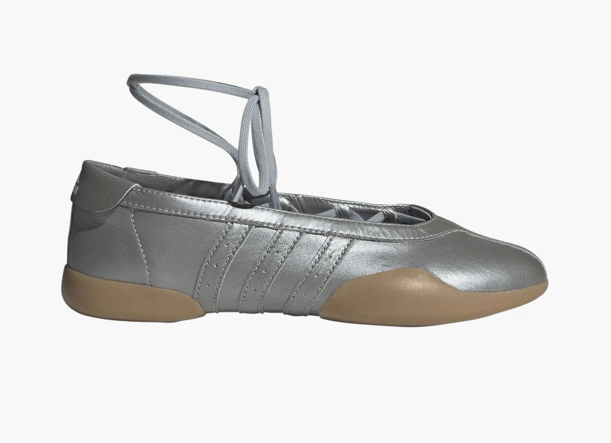SOLELINKS's tweet photo. Ad: RESTOCK👌
Women’s adidas Taekwondo Mei Ballet ’Metallic Silver/Gum’
=> https://t.co/Wr6pSIdcy3 https://t.co/FqDdnKjohe