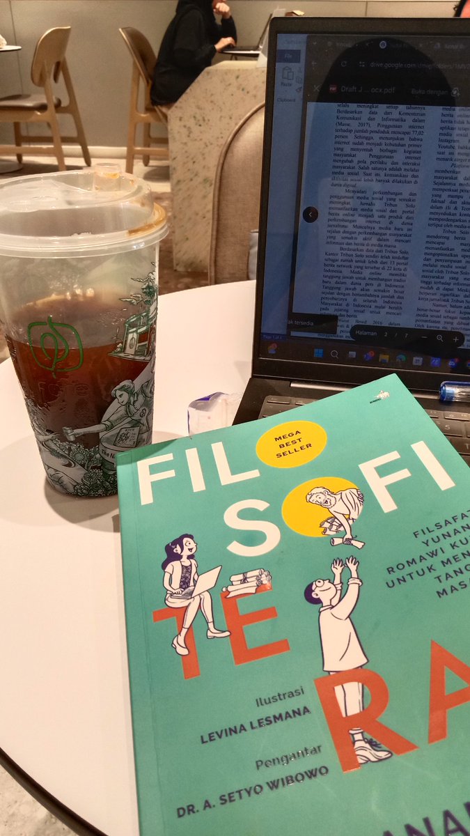 heiyobff's tweet photo. 10/10
Baca buku teori filsafat yang dikemas dan mudah dimengerti buat pemula. Dari buku ini aku sadar bahwa semua yang aku bingungkan sendiri ada jawabannya bagaimana aku harus berbuat. 
#Filosofiteras https://t.co/J8bZf3H2fU
