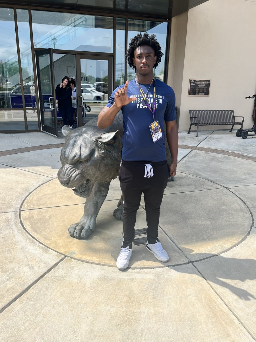 Derwin Fields (@dirrrtt9) on Twitter photo After a great visit Iβm blessed to receive a offer from LSU ππ <a href="/LSUfootball/">LSU Football</a> <a href="/LawrencHopkins/">Lawrence Hopkins</a> <a href="/coach_peoples/">Kevin Peoples</a> <a href="/247Sports/">247Sports</a> <a href="/On3sports/">On3</a> @On3Recruits <a href="/COJO_MC/">Corey Mclaurin</a> <a href="/The_KingRon/">Aaron King</a> After a great visit Iβm blessed to receive a offer from LSU ππ <a href="/LSUfootball/">LSU Football</a> <a href="/LawrencHopkins/">Lawrence Hopkins</a> <a href="/coach_peoples/">Kevin Peoples</a> <a href="/247Sports/">247Sports</a> <a href="/On3sports/">On3</a> @On3Recruits <a href="/COJO_MC/">Corey Mclaurin</a> <a href="/The_KingRon/">Aaron King</a>