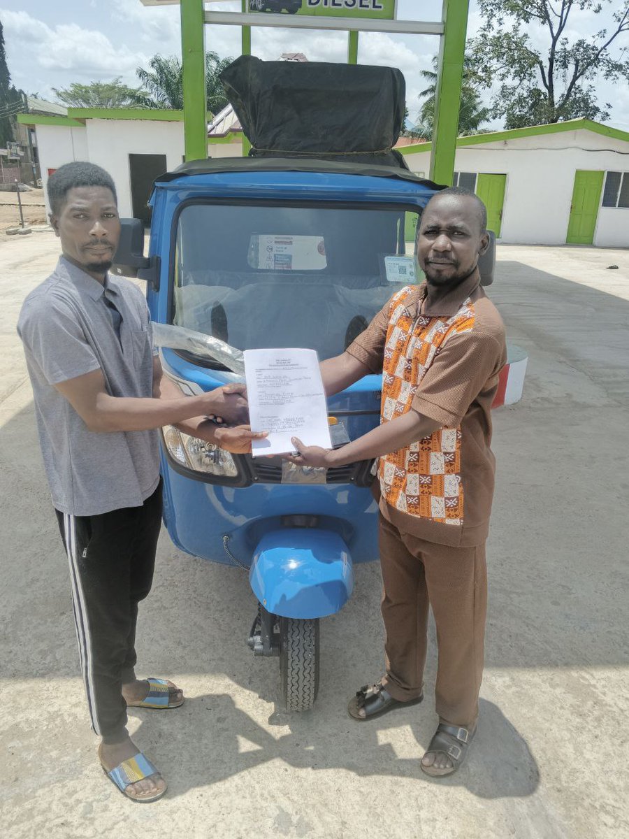 3wbClub's tweet photo. We just welcomed our first two drivers into the 3WB community!

This isn’t just a win for us, it’s a win for every rider who has ever dreamed of owning a 3-wheeler instead of renting one.

Together we are rewriting the future of transport in Africa. One ride at a time. 🛺💨 https://t.co/PQQR3VmmI0