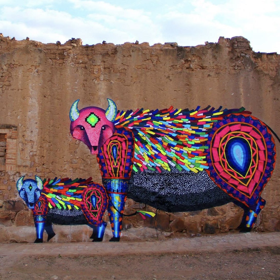 thotmag's tweet photo. Lamentamos profundamente el fallecimiento del artista mexicano Spaik.
Con murales en México, Europa y América, Israel Guerra Romero llenó de color y simbolismo los muros del mundo.
Originario de Tlaxcala y formado en Morelia, su legado sigue vivo.
#DEP #Spaik #streetart https://t.co/jAJx7mrV5h