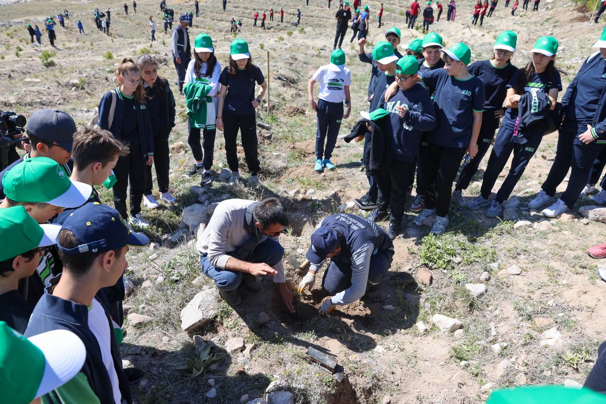 Selçuklu Kent Konseyi Çevre ve Sıfır Atık Meclisi ve Çevre ve Sıfır Atık Platformu gönüllüleri ile birlikte fidan dikimi etkinliği gerçekleştirdik.🌱♻️

#ÇevreveSıfırAtıkPlatformu