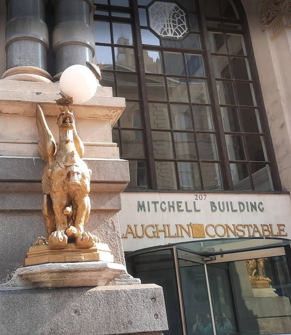 ZManArtStu23826's tweet photo. Mitchell Building 207 E Michigan St, Milwaukee, WI 53202 built 1848 🩶
#architecture #archnerds #antique #beautiful #design https://t.co/P8B818LpGJ