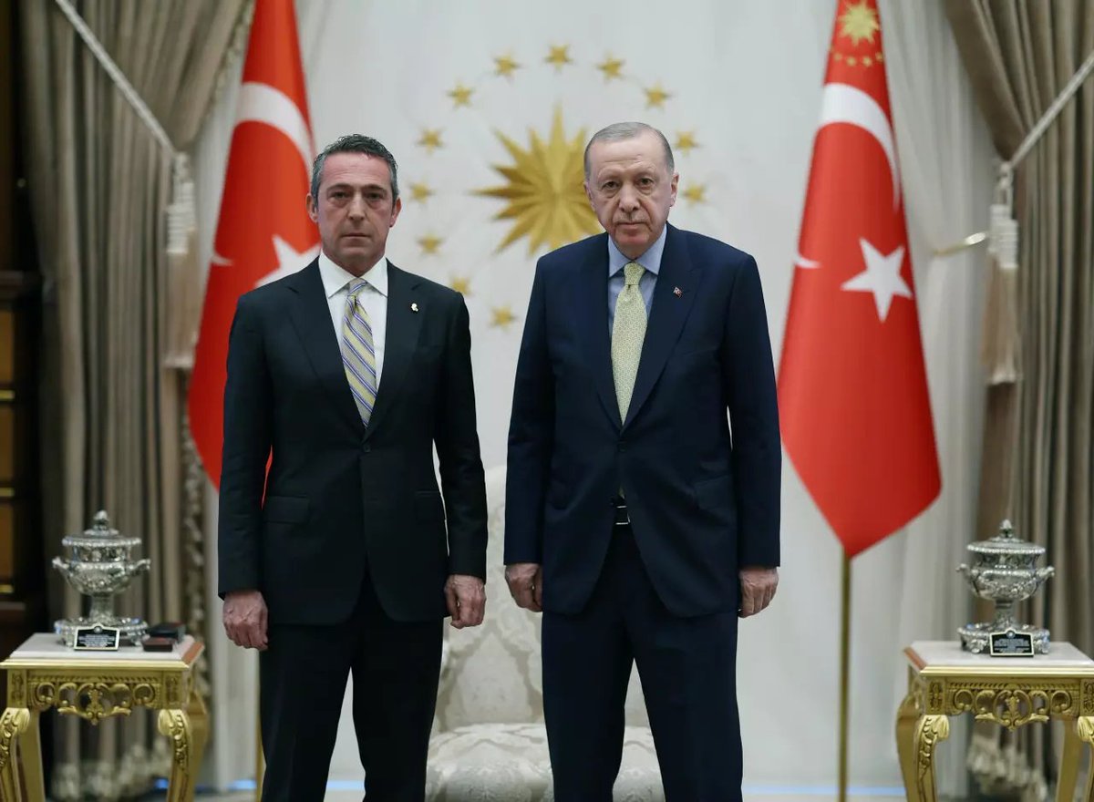 Cumhurbaşkanı Recep Tayyip Erdoğan, Ali Koç'la görüştü

Cumhurbaşkanı Recep Tayyip Erdoğan, Fenerbahçe Spor Kulübü Başkanı Ali Koç'u Cumhurbaşkanlığı Külliyesi'nde kabul etti.
