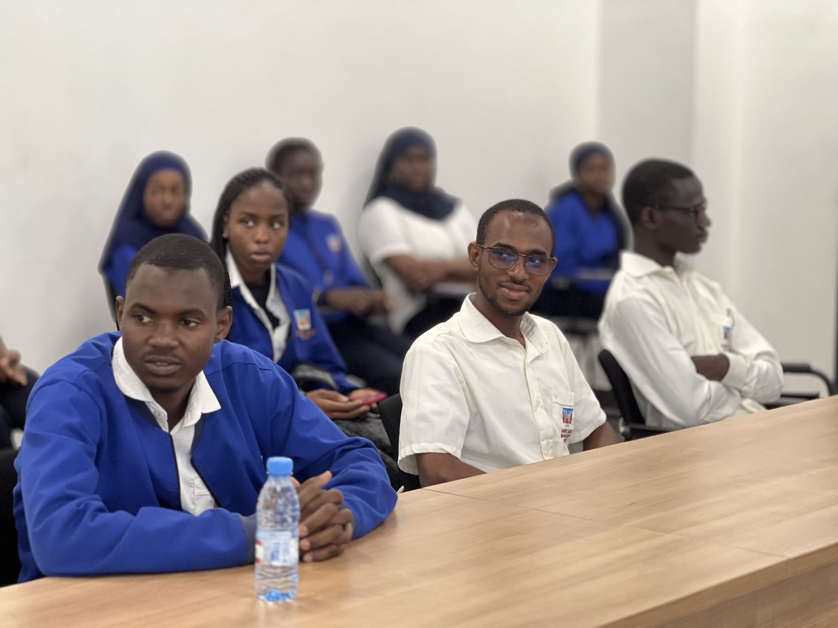 UNESCO Dakar 🏛️ #Education #Sciences #Culture (@unesco_dakar) on Twitter photo Avec ce don, la bibliothèque de <a href="/MahtarMbow/">Université Amadou Mahtar MBOW</a> s’enrichit d’ouvrage de qualité dans les domaines de :
🔹 Sciences économiques
🔹 Sciences & techniques
🔹 Architecture & aménagement du territoire
#Qualitéenseignement Avec ce don, la bibliothèque de <a href="/MahtarMbow/">Université Amadou Mahtar MBOW</a> s’enrichit d’ouvrage de qualité dans les domaines de :
🔹 Sciences économiques
🔹 Sciences & techniques
🔹 Architecture & aménagement du territoire
#Qualitéenseignement