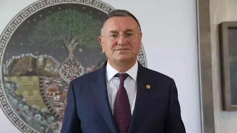 Lütfü Savaş Durmuyor...

CHP'den ihraç edilen Lütfü Savaş'ın avukatı Onur Yusuf Üregen kurultay tartışmaları ile ilgili yeni bir açıklama daha yaptı. Üregen: Mahkeme duruşmayı erteledi, herhangi bir karar şimdilik yok. 21. Olağanüstü Kurultay için de muhtemelen haftaya bir iptal