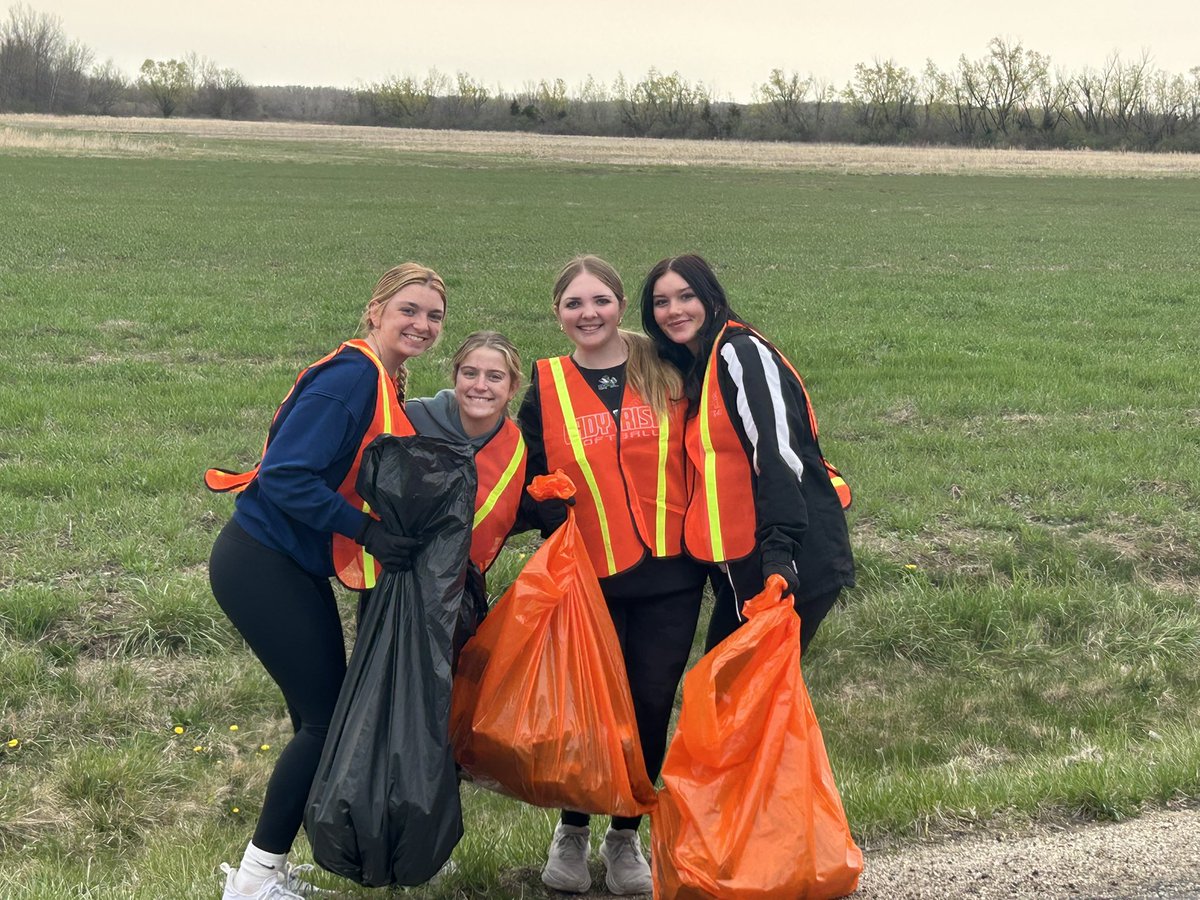 The <a href="/SenecaHS/">SenecaHS</a> &amp; SHS FFA annual “30 MPH” roadside community cleanup is underway.  

A great benefit to our community done by over 400 high school students &amp; staff, always a great tradition.  

I was lucky to take this group out on Old Stage Road.  

#TheSenecaWay