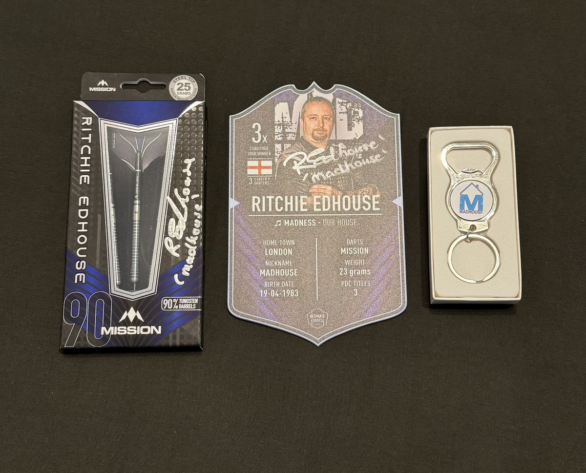 A huge thank you to <a href="/RitchieEdhouse/">Ritchie Edhouse</a> for very kindly donating this bundle for me to auction off for the <a href="/as9foundation/">Adam Stansfield foundation</a> please reply or DM me with a bid, ends Tuesday 8PM.
The bundle includes:
A match worn shirt
Signed darts
Signed card 
Madhouse keyring

Really generous Ritchie ❤️