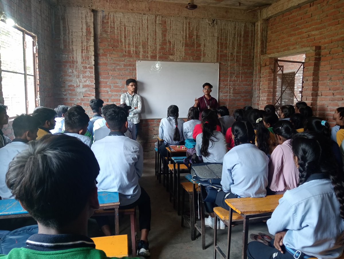 AnkitRai73's tweet image. The exceptional cyber awareness program at Adarsh Montessori School, led by the Codevirus Security Team members Ayush, Parikshit, and Rishi, has left a lasting impression on the students. 
#codevirussecurity #digitalyodha #CyberSecurity
#CyberSec
#helevier