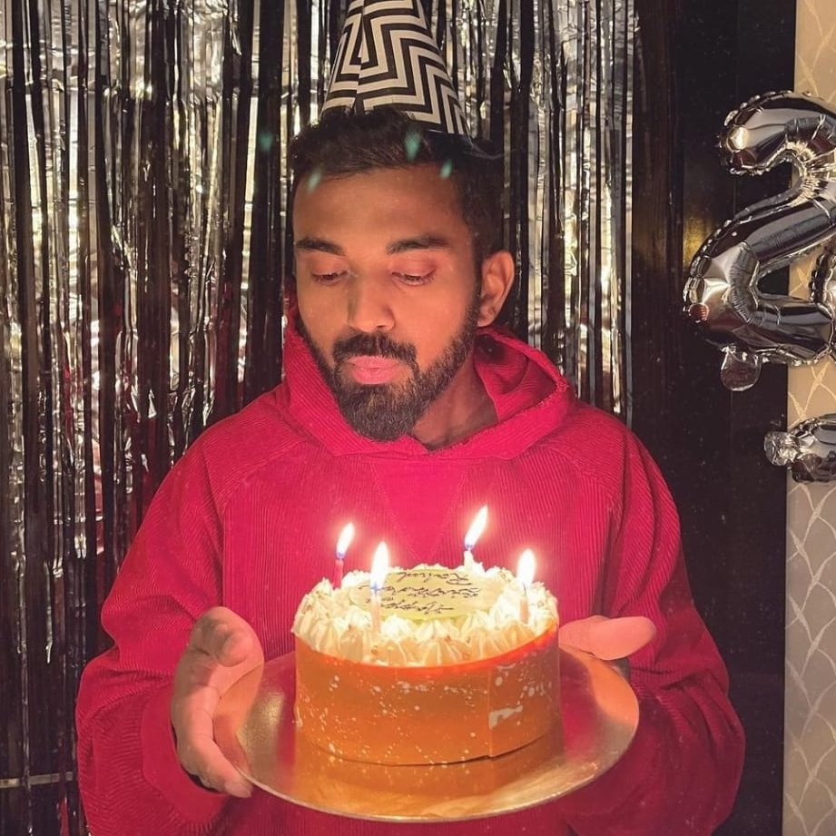 🚨 TREND ALERT for KL RAHUL FC 🚨 

> Tomorrow, April 18, our idolo truns 33!

> Let’s make HAPPY BIRTHDAY KL RAHUL trend #1 
 on X

>  Use tagline: HAPPY BIRTHDAY KL RAHUL in your every tweet.

> Post his edits, pictures, records, stats with the tagline

> RT each other's posts.