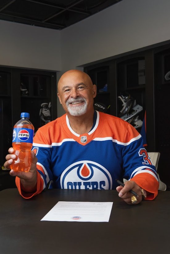 LisaFuhr31's tweet image. #GrantFuhr 🤝 #Pepsi
To celebrate the 2025 playoffs and stand alongside #edmontonoilersOilers fans, we’re changing our iconic cola colour to ORANGE in Edmonton. Follow us and stay tuned to learn how you could get your hands on a bottle. @grantfuhr @PepsiCanada @EdmontonOilers