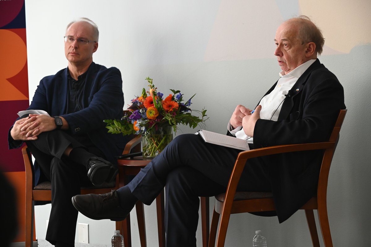 Fox Center for Humanistic Inquiry (@foxcenteremory) on Twitter photo Thank you to those who attended the final event of our Democracy year! 🌟
If you missed this riveting lecture on "How (Authoritarian) Populism Works" from <a href="/WojSadurski/">Wojciech Sadurski</a> and his conversation with <a href="/emorycollege/">Emory College</a> Prof. Hubert Tworzecki, you can watch it now: youtube.com/watch?v=e1MQam… Thank you to those who attended the final event of our Democracy year! 🌟
If you missed this riveting lecture on "How (Authoritarian) Populism Works" from <a href="/WojSadurski/">Wojciech Sadurski</a> and his conversation with <a href="/emorycollege/">Emory College</a> Prof. Hubert Tworzecki, you can watch it now: youtube.com/watch?v=e1MQam…