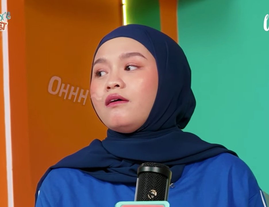 Aku kira hubungan kita spesial sal, ternyata hubungan kamu dengan SALOVERS lebih spesial istimewa pakai telor ada dagingnya. Cukup tahu aku sal🥺🥺(berkata dengan nada lirih)