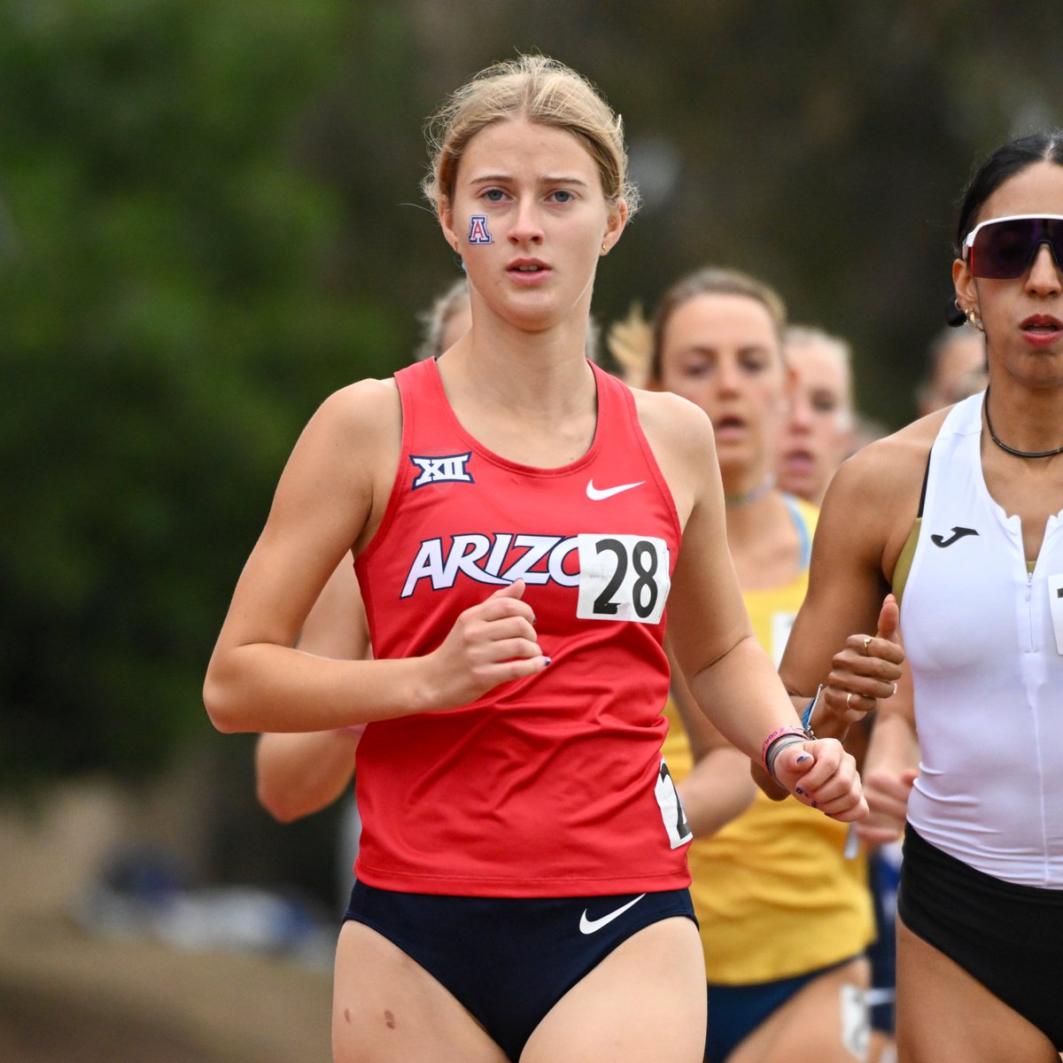 Two personal bests in the 5000m to start the day at the Bryan Clay Invitational!

Michael Urbanski - 14:32.81
Brooklyn Hanania - 17:10.45

📸Dylan Stewart

#BearDown | #BeLezoLike