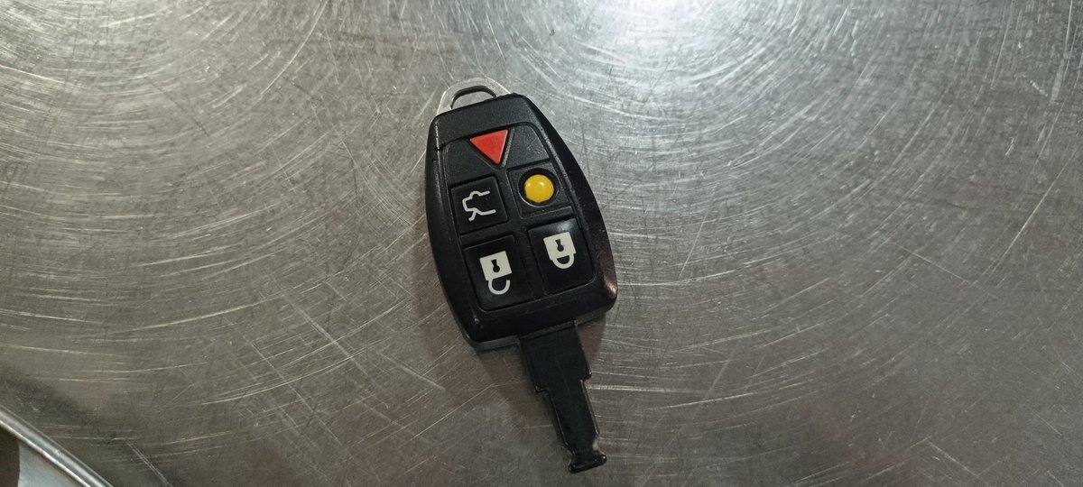 Encontradas estás llaves de coche en el Bar La Centuria (La Encarnación). Retuitear ..