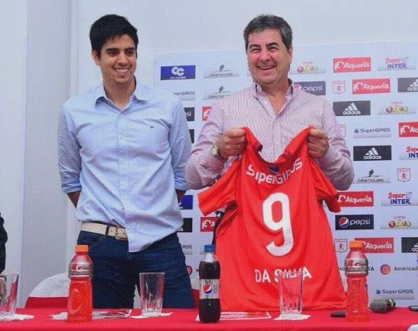 ¿Quieres que continúe nuestro Gran Ídolo "Polilla" Da Silva?

Solo comenta SÍ o NO‼️

No te pongas a contestar con un testamento ni a dar lora… 

Queremos contar cuántos sí quieren al "Polilla" y Cuantos hinchas quieren que se vaya…