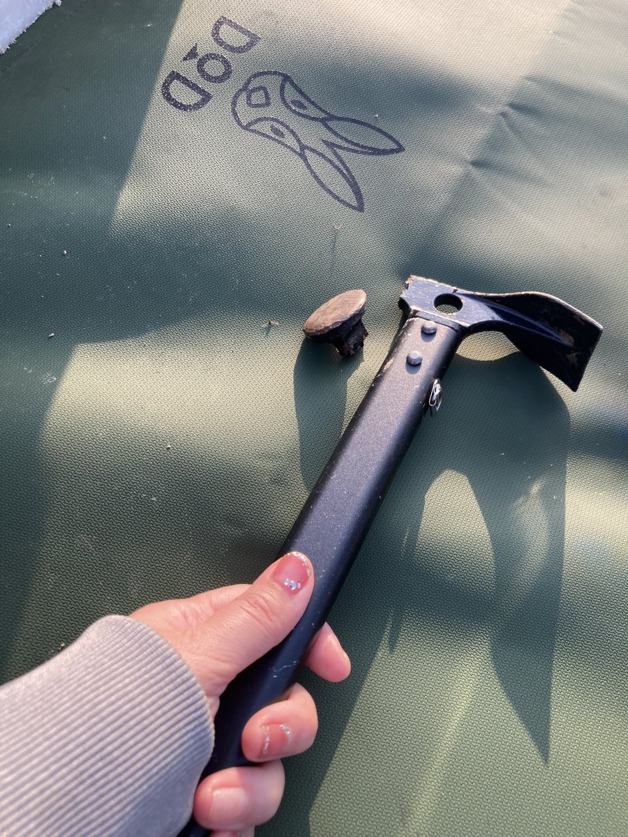 ２年間使ってたペグハンマーが
ぶち壊れたので買い換え〜🔨
次は可愛いのにした😎
