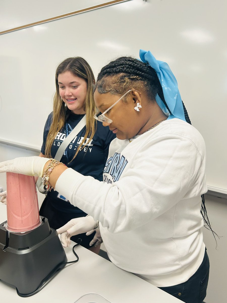 KbooneExplore's tweet photo. Lab day! 7th graders followed their researched recipes & made some grEaT smoothies ๐๐@ExploreEcho @ExploreJCPS @jcpsInnovation #consumerscience https://t.co/zSRFlIpWJn