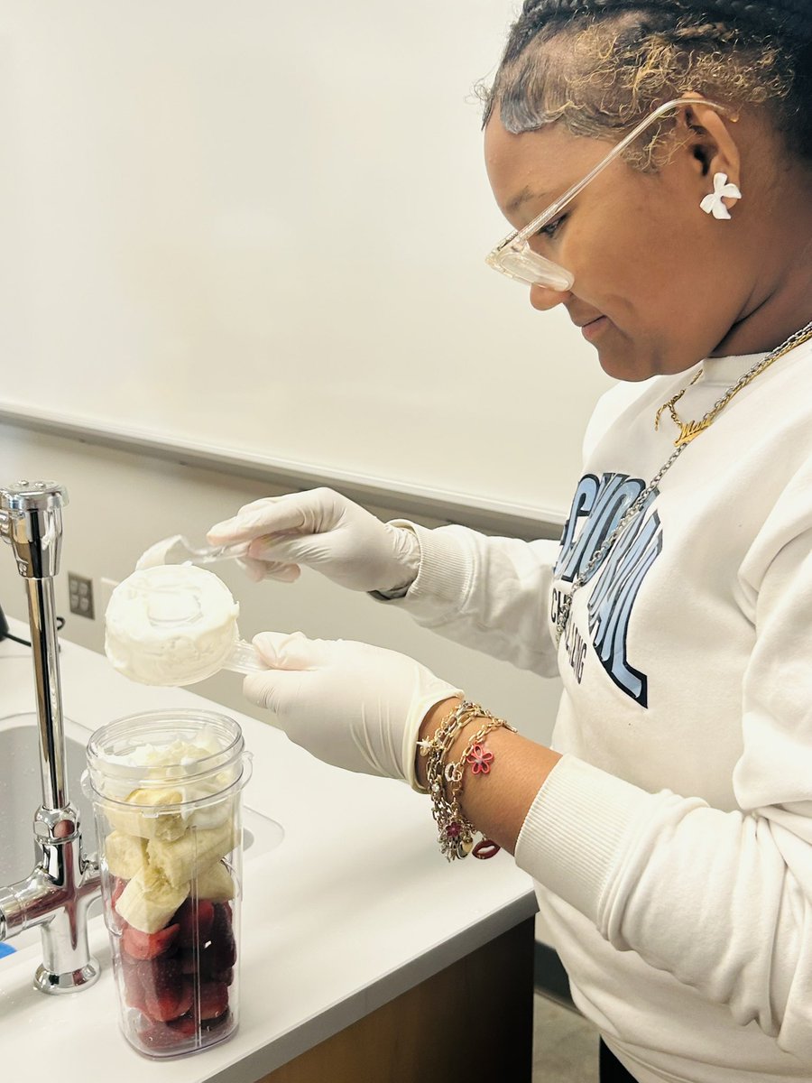 KbooneExplore's tweet photo. Lab day! 7th graders followed their researched recipes & made some grEaT smoothies ๐๐@ExploreEcho @ExploreJCPS @jcpsInnovation #consumerscience https://t.co/zSRFlIpWJn