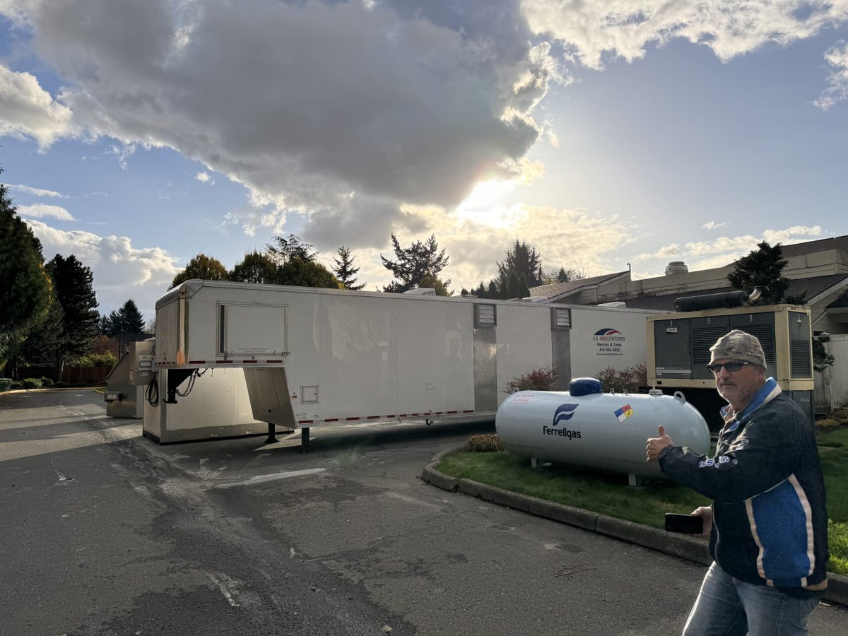 ProTow24HR's tweet photo. Sure, you see many recovery photos of us removing large vehicles from where they are not supposed to be. But we are pretty good at putting things where they are supposed to go, too!

See how we helped this customer park a 48-foot trailer in a tight spot! https://t.co/f3eqkDEC1k https://t.co/9NreoSkudm