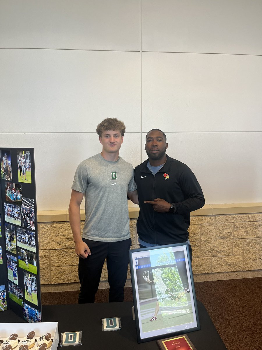 Signed ✍️🌲🌲🌲 
<a href="/DartmouthFTBL/">Dartmouth Football</a> <a href="/CoachBGunn/">Brady Gunn</a> <a href="/CoachMoH_/">Maurice Hairston Jr.</a> #TheWoods <a href="/coachirishodea/">Danny O'Dea</a>