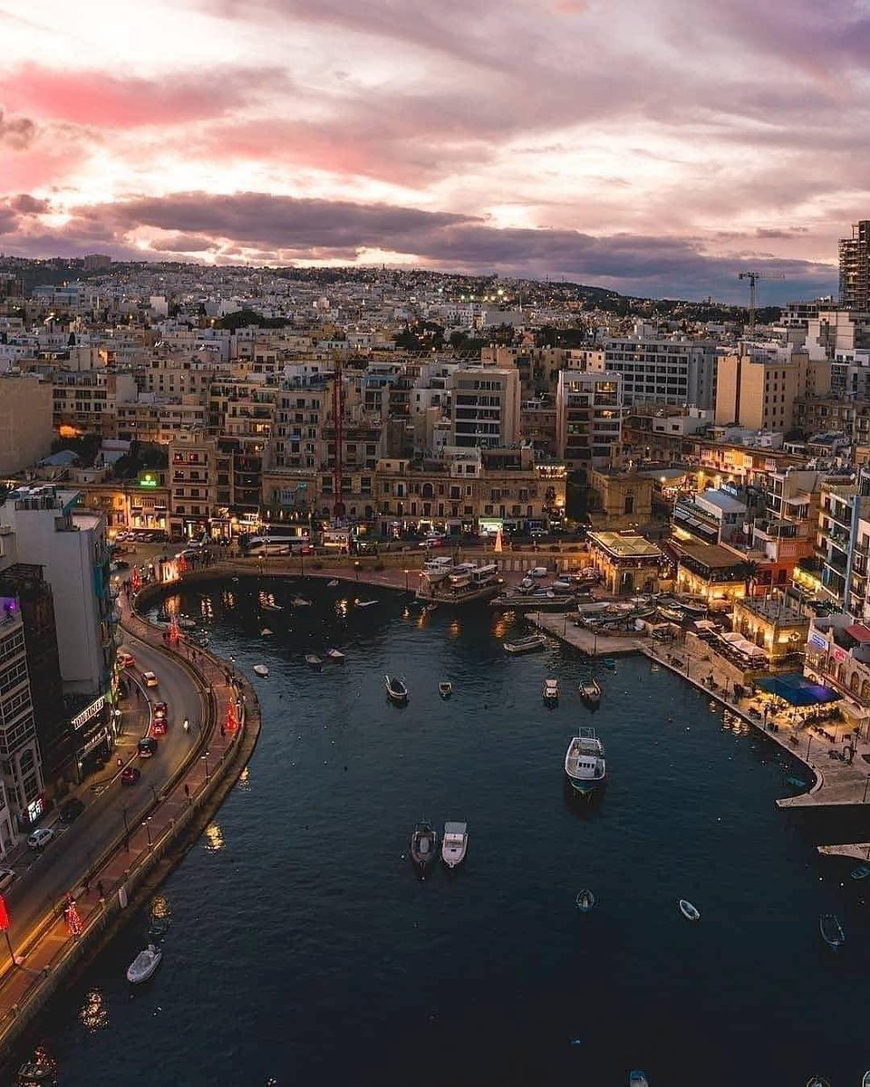 Spinola Bay, Malta