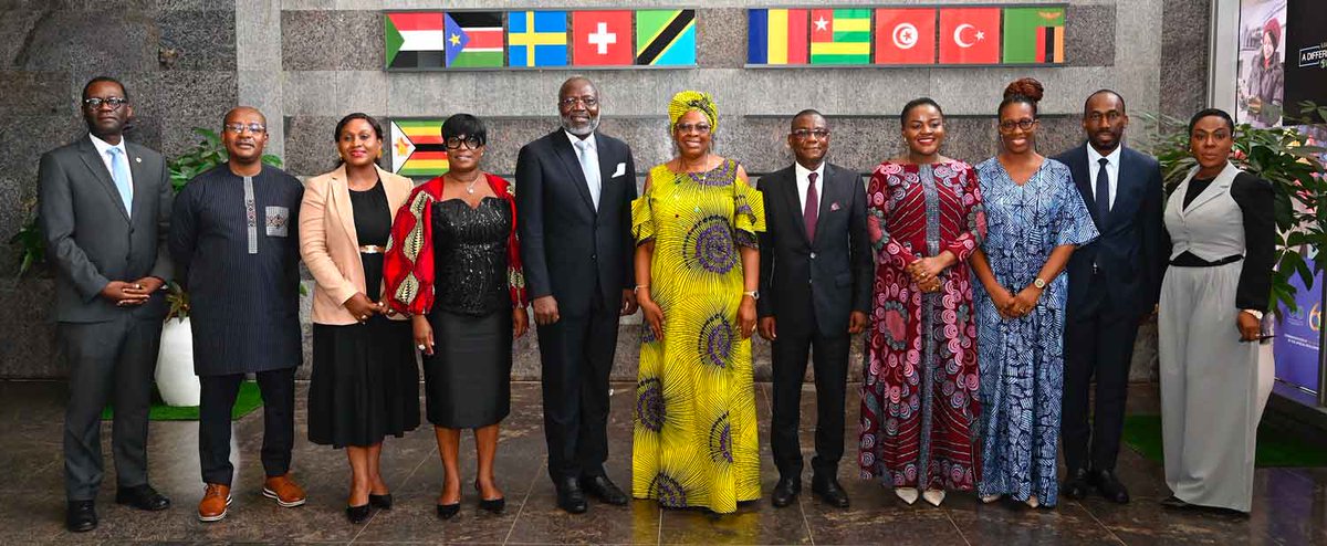 AfDB_Group's tweet photo. The @AfDB_Group VP, @NnennaNwabufo hosted #ECOWAS Commission Pres. Omar Touray at Bank HQ to discuss the state of integration. #WestAfrica is generating 27% of the continent's GDP, yet intra-regional trade is just 9%.

➡️ https://t.co/0rjTE7zv85 #IntegrateAfrica https://t.co/NizivVpCJp