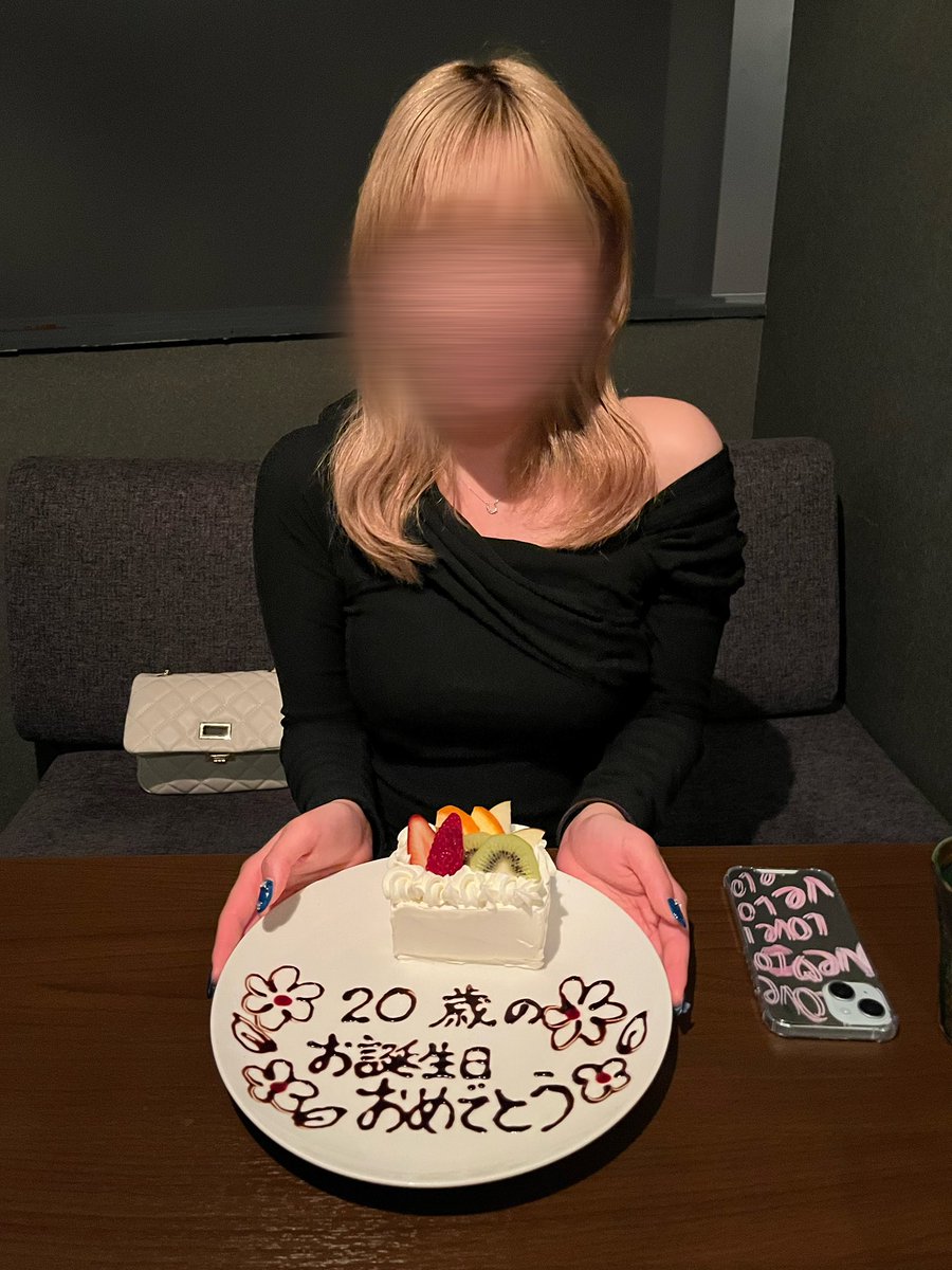 ageha_0417's tweet photo. 20歳になりました https://t.co/tSFP58H7I3
