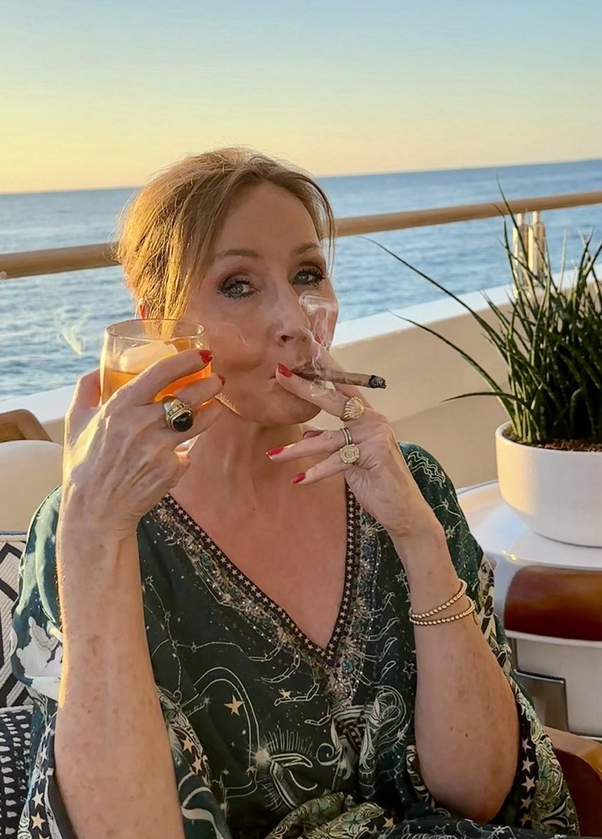 mushycrouton's tweet image. JK Rowling is to women what Andrew Tate is to men:
an embarrassment and a deep source of shame