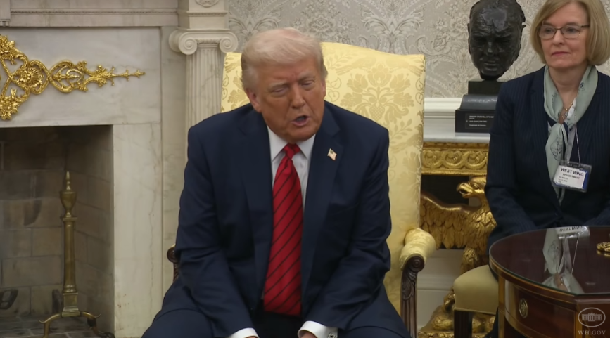 ActualidadRT's tweet photo. 🇺🇸❗️🇮🇷 "Irán no puede tener armas nucleares, es así de simple" - Donald Trump https://t.co/8KunKmOGER
