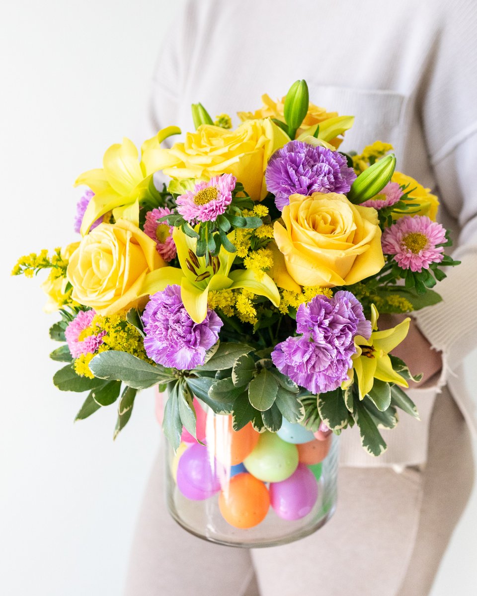 FromYouFlowers's tweet image. Let’s talk Easter traditions! 🐣✨

Are you team chocolate bunnies, egg hunts, or fresh flower centerpieces? (We vote for all three.)

#EasterCountdown #SpringCelebration #FromYouFlowers