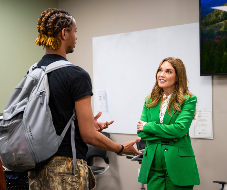 Honored to welcome back UNT alumna Dustee Tucker Jenkins ('01), now Chief Public Affairs Officer at <a href="/Spotify/">Spotify</a>! 💚🦅

She shared her journey with students—a powerful reminder that when you treat every opportunity like it matters, doors keep opening. #UNTAlumni