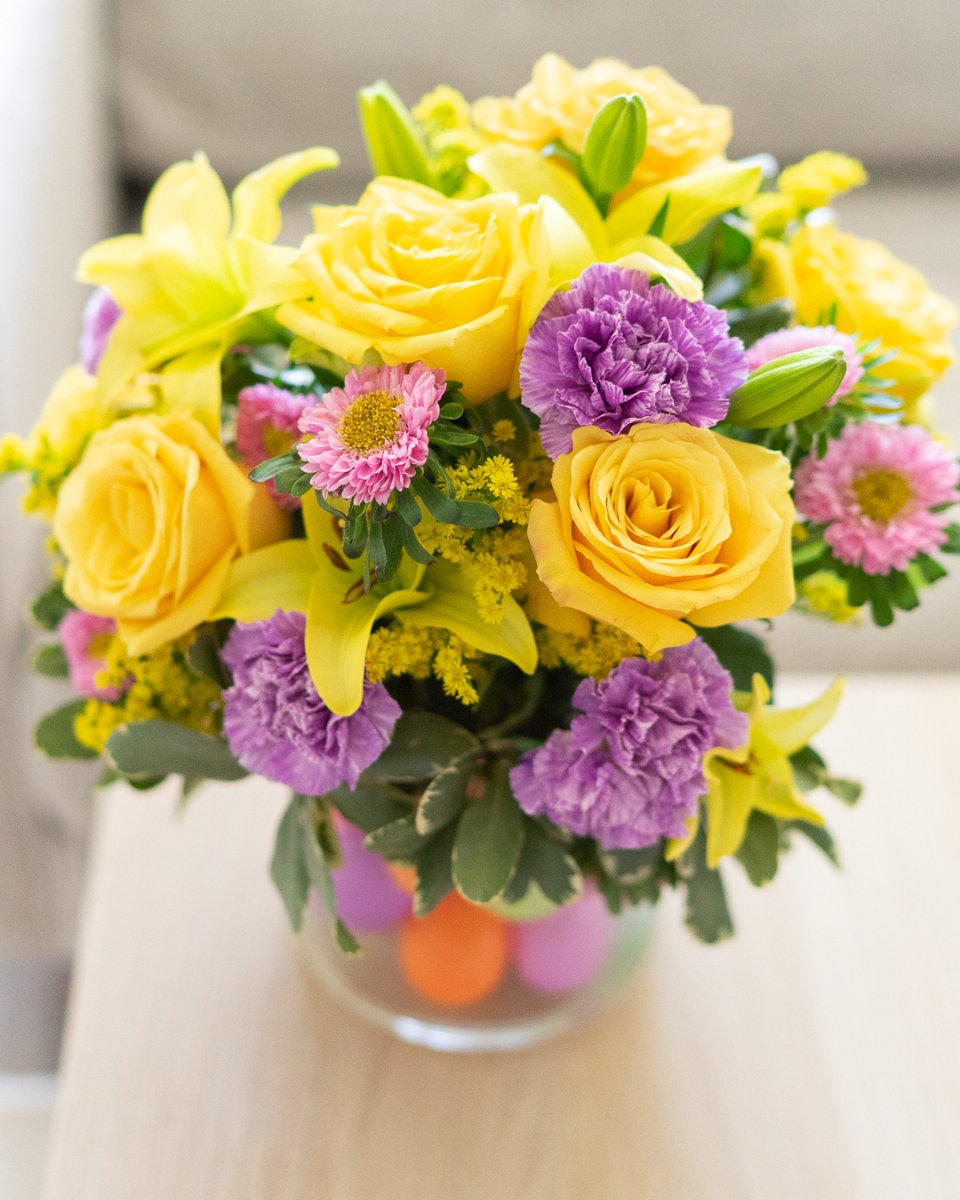 FromYouFlowers's tweet image. Let’s talk Easter traditions! 🐣✨

Are you team chocolate bunnies, egg hunts, or fresh flower centerpieces? (We vote for all three.)

#EasterCountdown #SpringCelebration #FromYouFlowers