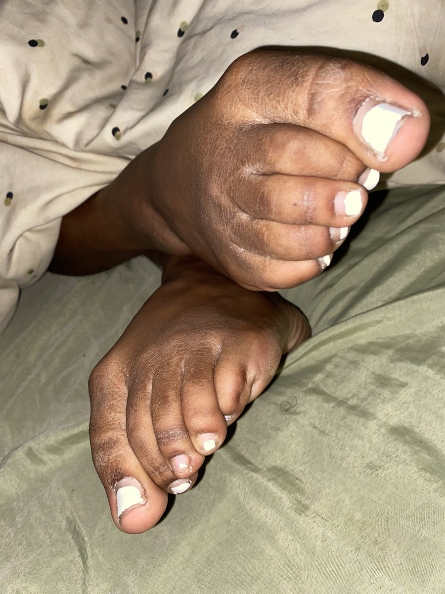 Queenbigsteps11's tweet photo. @bigfeetgirls https://t.co/2G0e2cM4GC