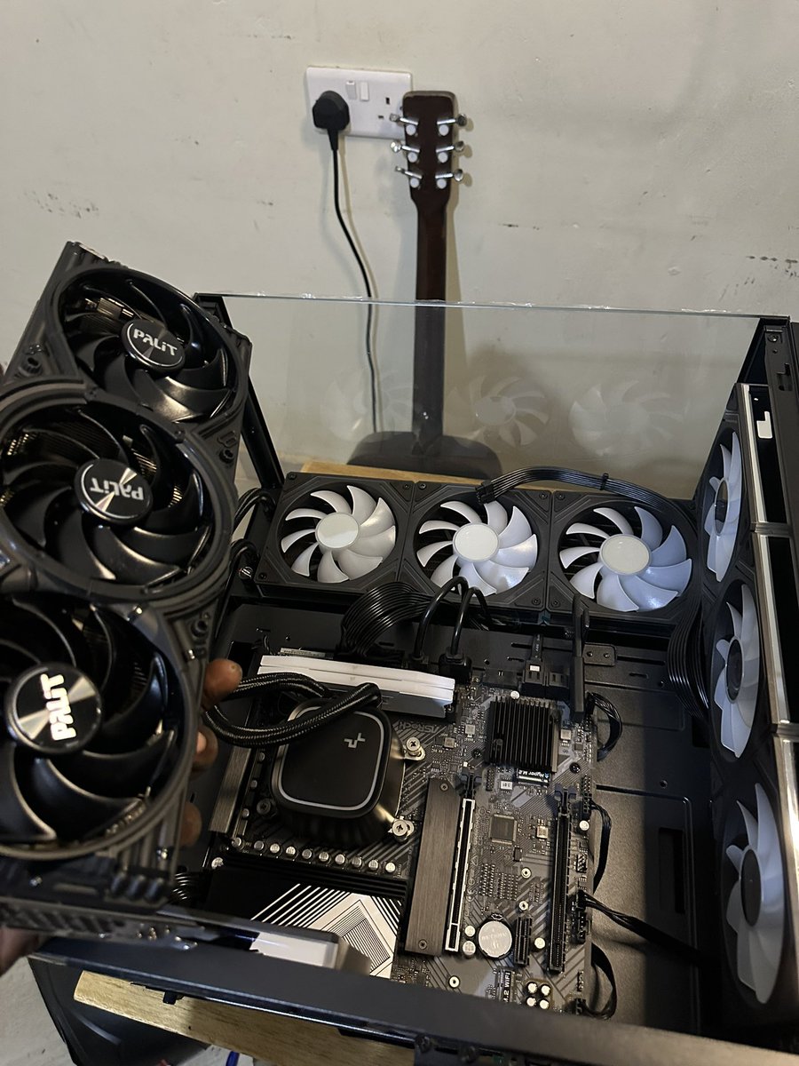 GaradTank's tweet image. Finally got my dream PC, it’s running a 5070Ti, the only one in Uganda so far 🙂🔥