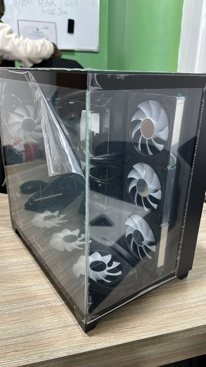 GaradTank's tweet image. Finally got my dream PC, it’s running a 5070Ti, the only one in Uganda so far 🙂🔥
