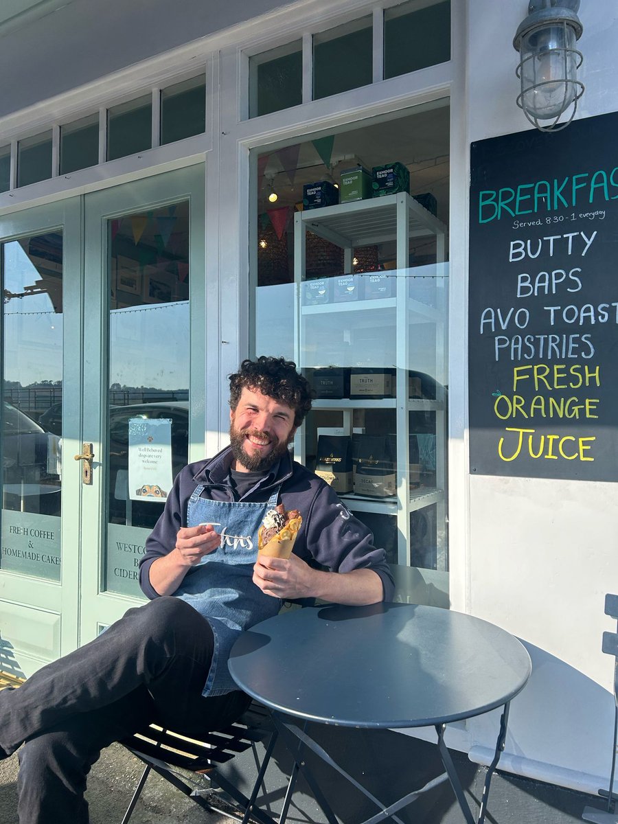 🧇✨ HOMEMADE BUBBLE WAFFLES — WITH A VIEW! 🌊🍦

Have you made your way to our Appledore store yet? It’s time to treat yourself to one of our mouth-watering bubble waffles! 😍

Each waffle is packed with local Devon clotted cream ice cream 🍦, loaded with delicious toppings 🍫