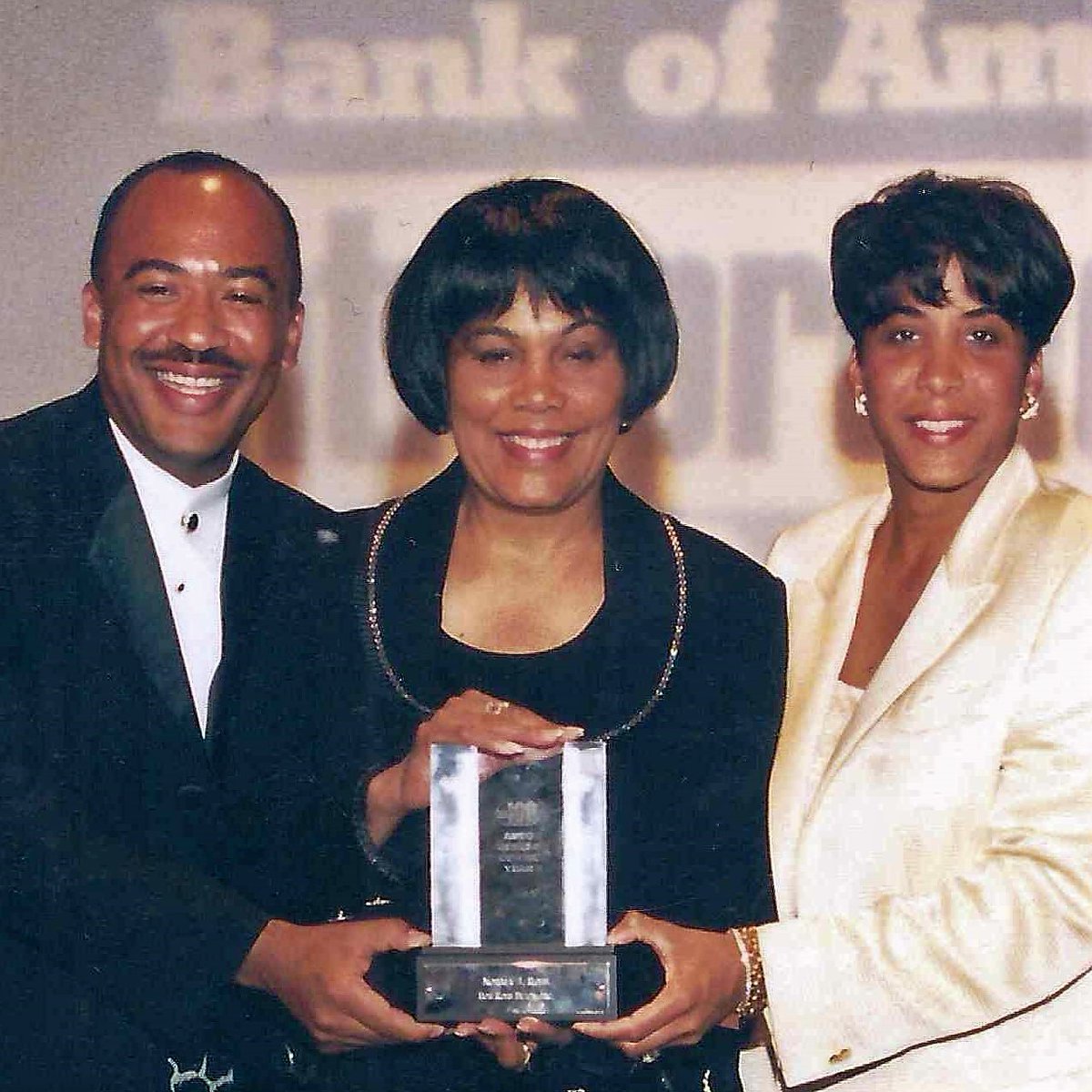 PinkRibbonDrive's tweet photo. Norma J. Ross was a leader and a devoted mom. Share your stories of her motherly love using #15DaysOfNorma. #NormaRossLegacy #DevotedMother #FamilyFirst #MatriarchMoments #LegacyOfLove https://t.co/E3VCLqpGgk