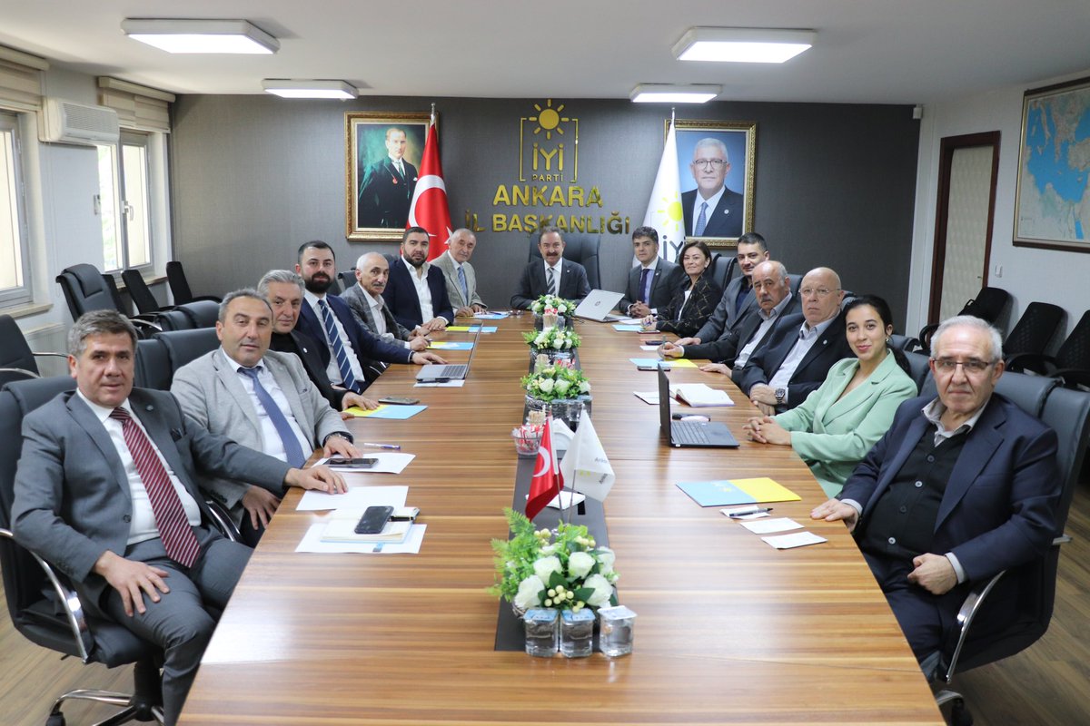 İYİ Parti Ankara İl Başkanlığı (@iyipartiankara) on Twitter photo İYİ Parti Ankara İl Başkanlığı olarak haftalık divan toplantımızı gerçekleştirdik.
Ankara’mızı daha İYİ yapmak için şevkle ve heyecanla çalışıyoruz.
Hep birlikte daha İYİ’ye ☀️
<a href="/MDervisogluTR/">Müsavat Dervişoğlu</a>
<a href="/YenerYILDIRIM06/">Dr. Yener YILDIRIM</a>
<a href="/iyiparti/">İYİ Parti</a> İYİ Parti Ankara İl Başkanlığı olarak haftalık divan toplantımızı gerçekleştirdik.
Ankara’mızı daha İYİ yapmak için şevkle ve heyecanla çalışıyoruz.
Hep birlikte daha İYİ’ye ☀️
<a href="/MDervisogluTR/">Müsavat Dervişoğlu</a>
<a href="/YenerYILDIRIM06/">Dr. Yener YILDIRIM</a>
<a href="/iyiparti/">İYİ Parti</a>