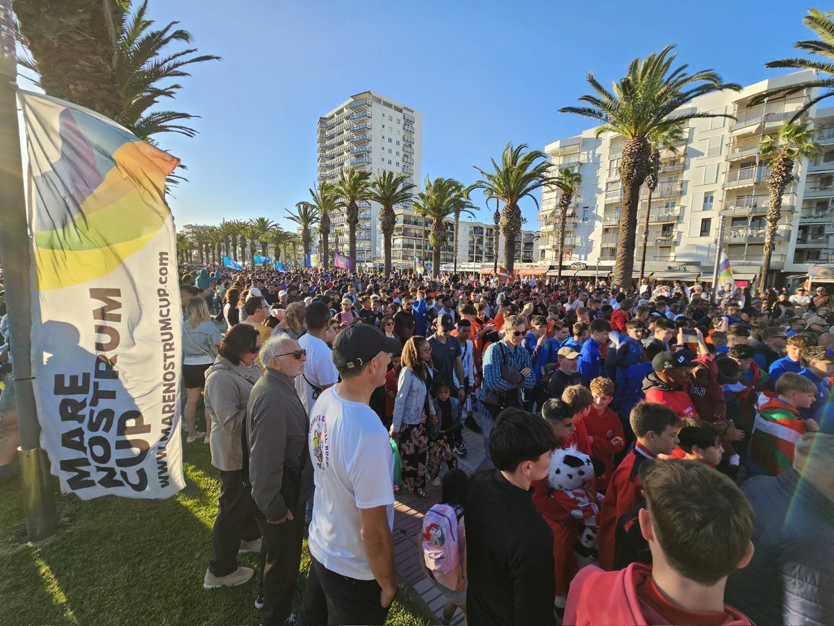 Dipta_cat's tweet photo. La presidenta @nllaurado dona la benvinguda a la #CostaDaurada als milers de joves que participen al torneig internacional de futbol base Mare Nostrum Cup Easter, a #Salou. Els partits es disputaran fins al pròxim diumenge. #DiptaSuma #Esports #MareNostrumCup https://t.co/DzUlbwmT0p