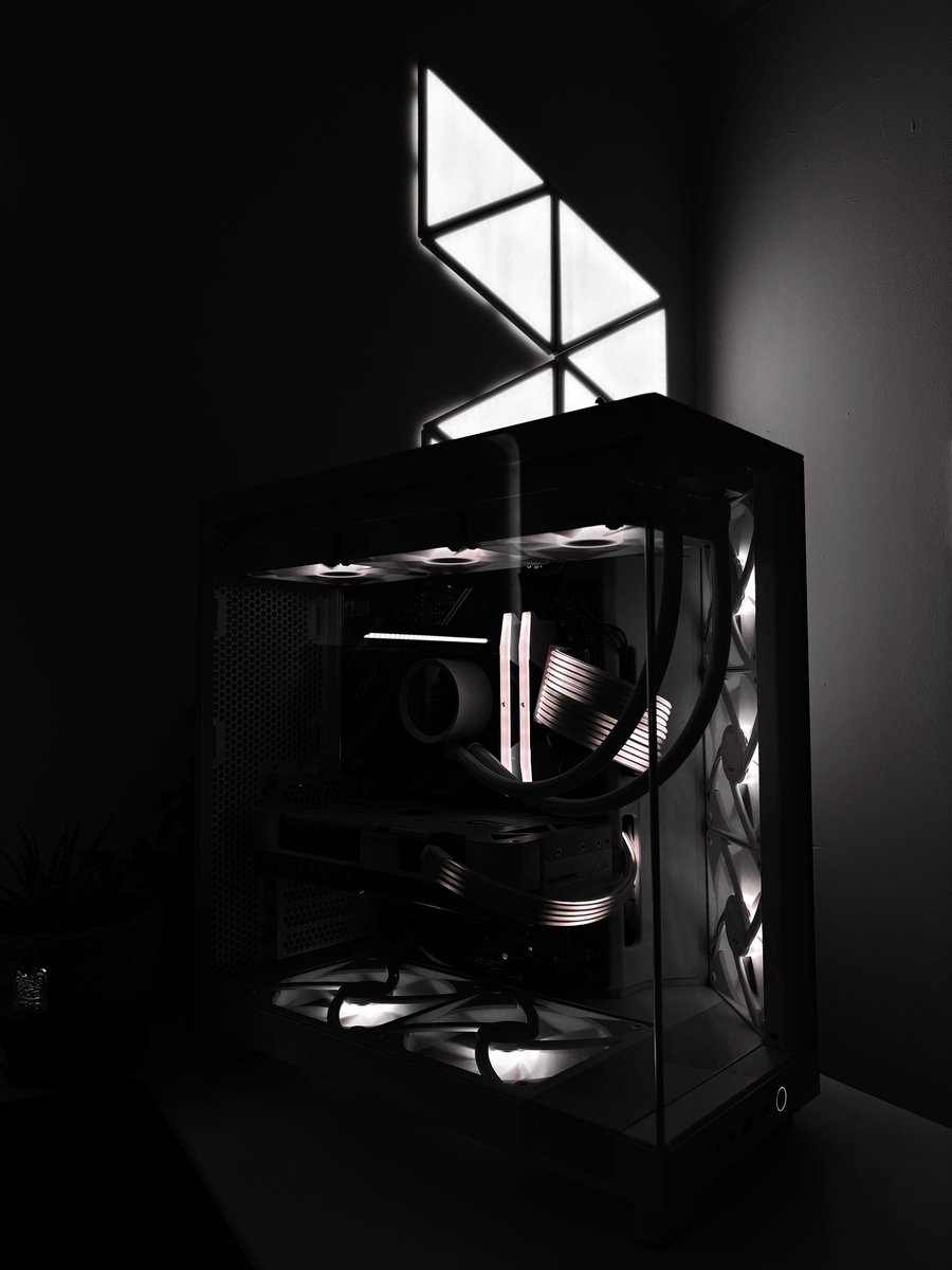 multigxds's tweet photo. Multigxds’s setup #setupgaming #setup #tech #fyp #wallpaper #vibe #monochrome #rating #viral https://t.co/XVw7PejbmB