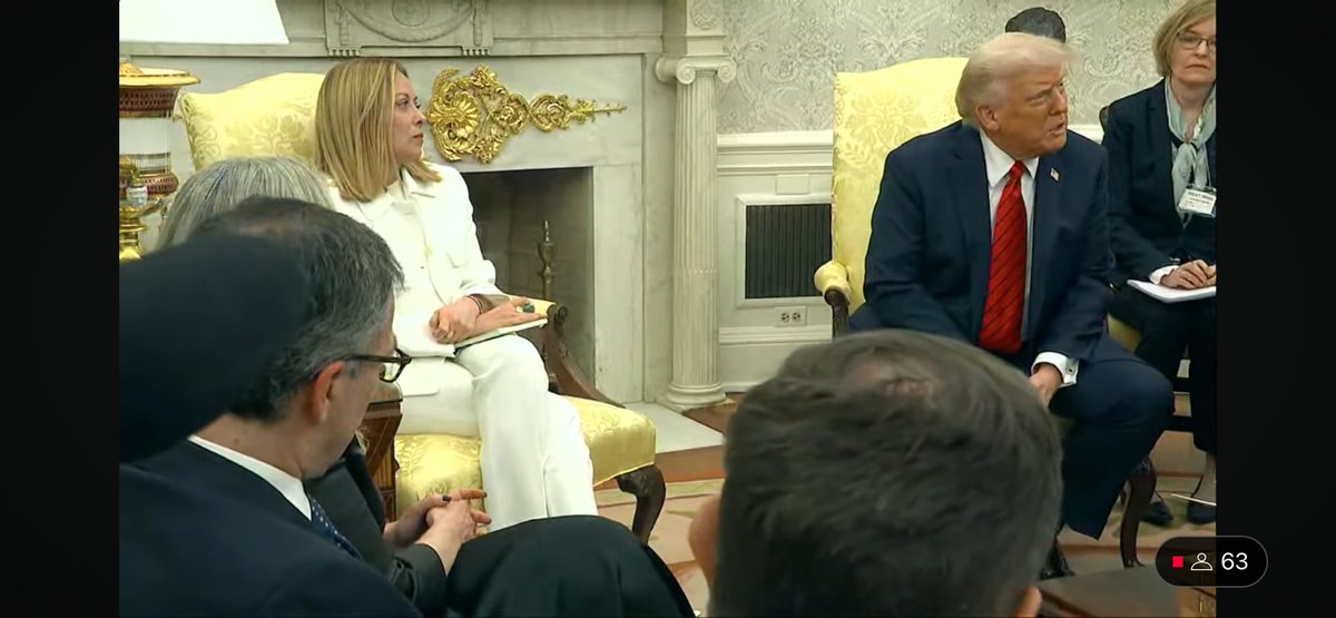 Giornalista italiano ora chiede a #giorgiameloni se Trump conferma la definizione “parasite” quando in verità la parola era “freeloader”.. ma come se fa.. almeno informatevi prima #trump