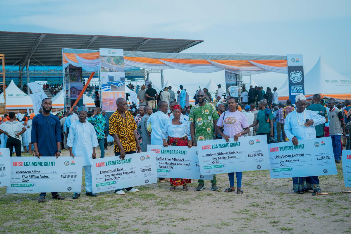 eyenaks's tweet image. Governor Pastor Umo Eno is fulfilling his promise to empower MSMEs across the state.

Today, it was the turn of Ikot Ekpene Federal Constituency.

Congratulations to all the beneficiaries.

Our Governor is truly delivering on his campaign promises.

#AriseAgenda 
#IbomLED
