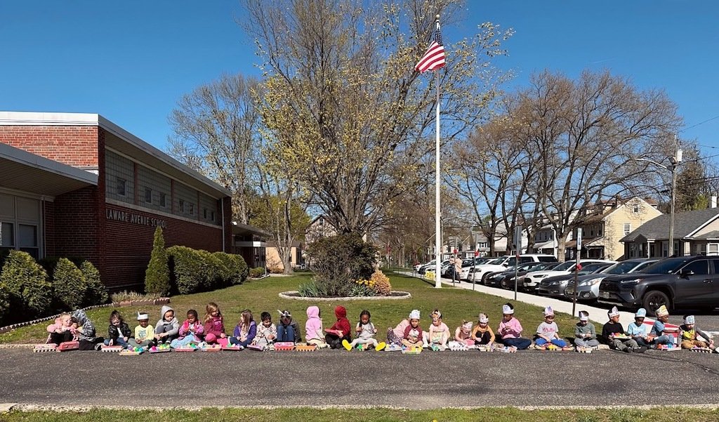 CharlesStSchool's tweet photo. Palmyra School District wishes EVERYONE a restful &amp; renewing SPRiNG BReAK!  We will see you all back here on Monday, April 28th ready for the rest of this school year.  We thought we would share a little love from our egg hunters at the preschool to get your vacation started! https://t.co/7eSX7rn5wg